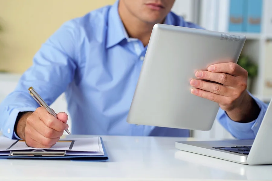 How Small Businesses Can Simplify Contract Management Without Breaking the Bank